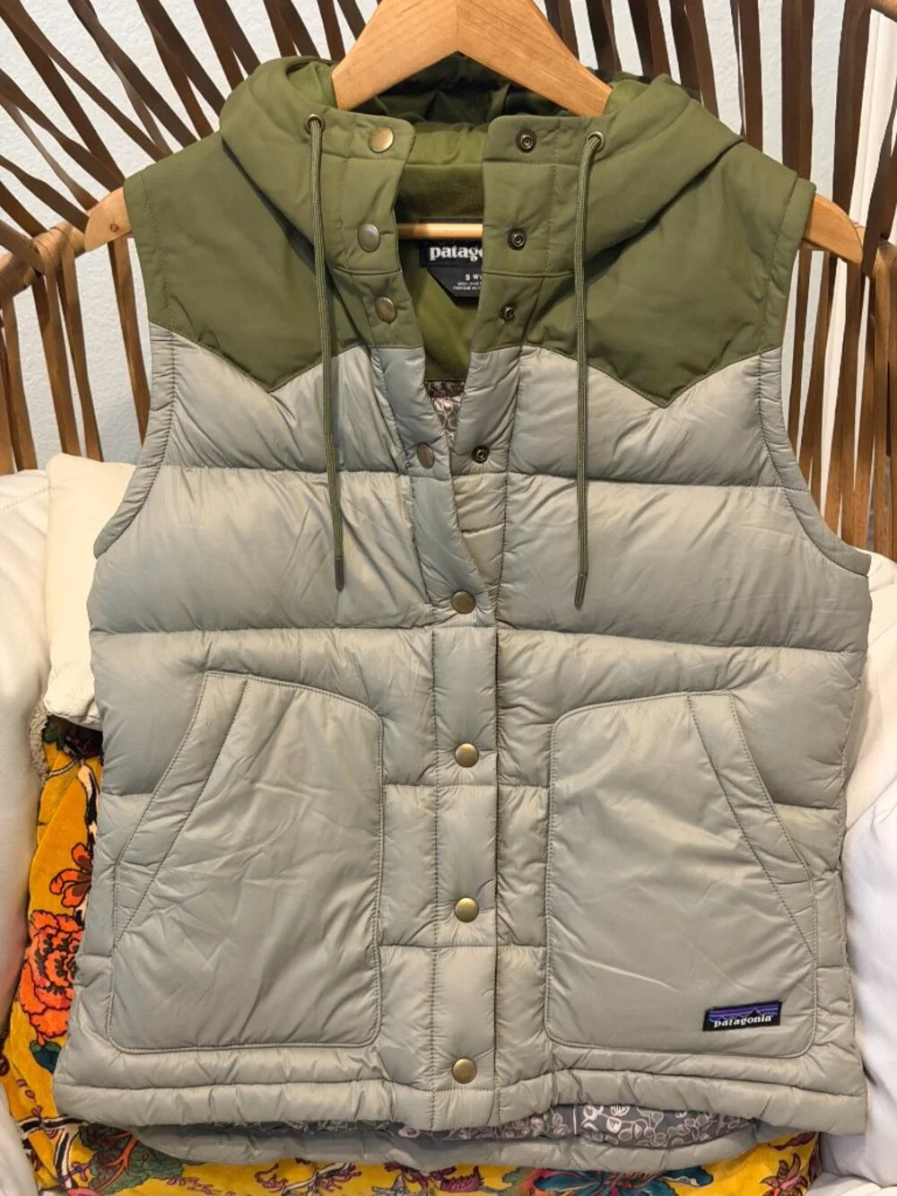 Patagonia Women's Bivy Hooded Down Vest Small Green Recycled Puffer EUC